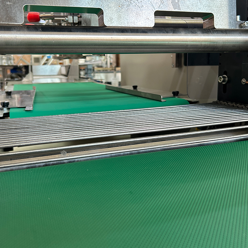 آلة تعبئة أكياس الوسادة التلقائية 30-80 علبة/دقيقة للتعبئة الغذائية