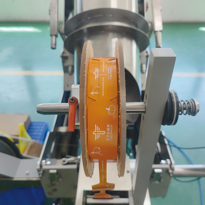 آلة تعبئة أكياس الشبكة المستمرة الآلية التعبئة السريعة الذرة المأكولات البحرية لحم الخنزير المقدد البصل الشبكة كيس إغلاق آلة