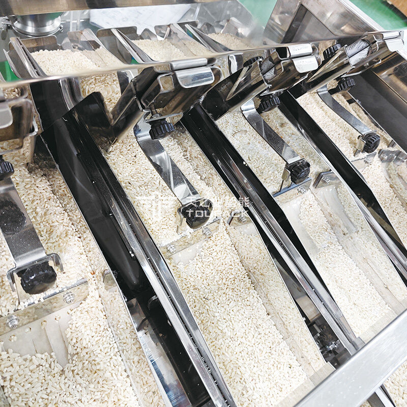 آلة تعبئة مسحوق التوابل 100 جرام 200 جرام 500 جرام معدات تعبئة مسحوق الفلفل الحار آلة تعبئة وختم المسحوق